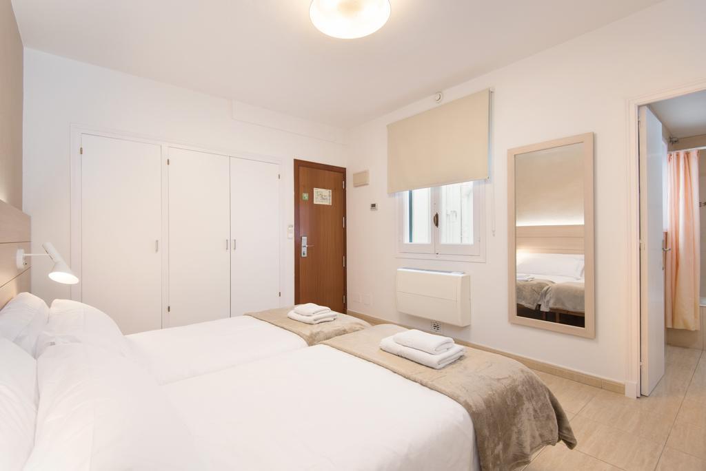 Hostal Jume - Urban Rooms Mahón Eksteriør billede